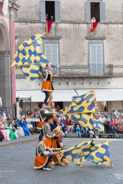 Acquapendente, İtalya - 18 Mayıs 2014, Festa dei Pugnaloni Festivali'nde kent merkezinde