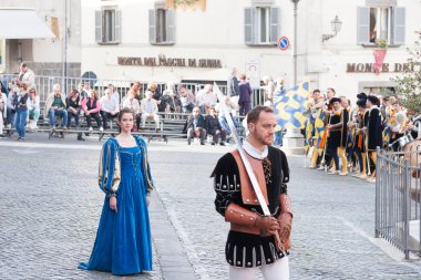 Acquapendente, İtalya - 18 Mayıs 2014, Festa dei Pugnaloni Festivali'nde kent merkezinde
