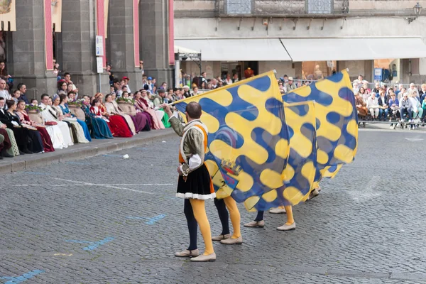 Acquapendente, ITALIA - 18 MAYO 2014, Festa dei Pugnaloni Festival en el centro de la ciudad —  Fotos de Stock