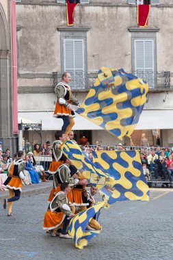 Acquapendente, İtalya - 18 Mayıs 2014, Festa dei Pugnaloni Festivali'nde kent merkezinde