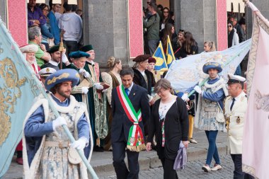 Acquapendente, İtalya - 18 Mayıs 2014, Festa dei Pugnaloni Festivali'nde kent merkezinde