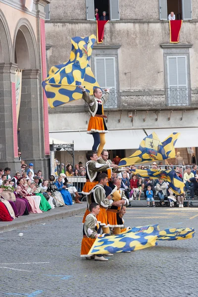 Acquapendente, ITALIA - 18 MAYO 2014, Festa dei Pugnaloni Festival en el centro de la ciudad —  Fotos de Stock