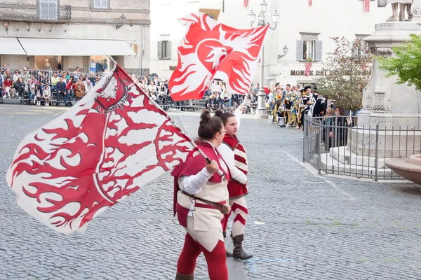 Acquapendente, Włochy - 18 maja 2014 r., Festa dei Pugnaloni Festival w centrum miasta — Zdjęcie stockowe