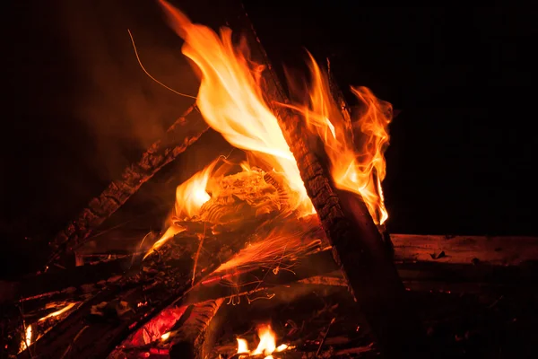 Geceleri şenlik ateşi — Stok fotoğraf