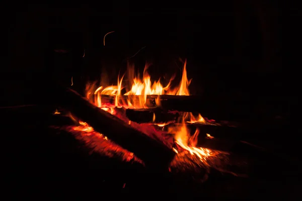 夜间篝火 — 图库照片