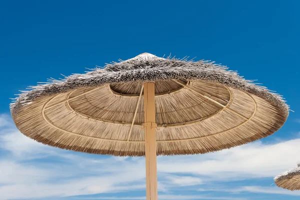 海滩上的雨伞 — 图库照片