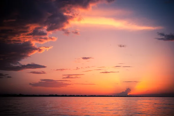 Pôr-do-sol no mar Mediterrâneo — Fotografia de Stock