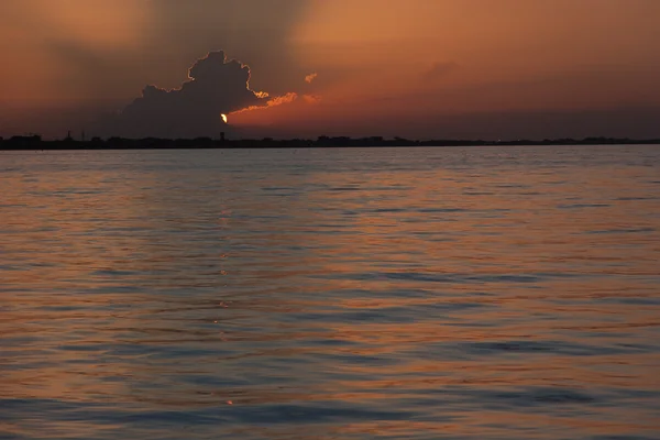 Zonsondergang aan de Middellandse Zee — Stockfoto