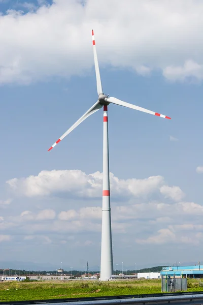 Biały wiatr Turbina — Zdjęcie stockowe