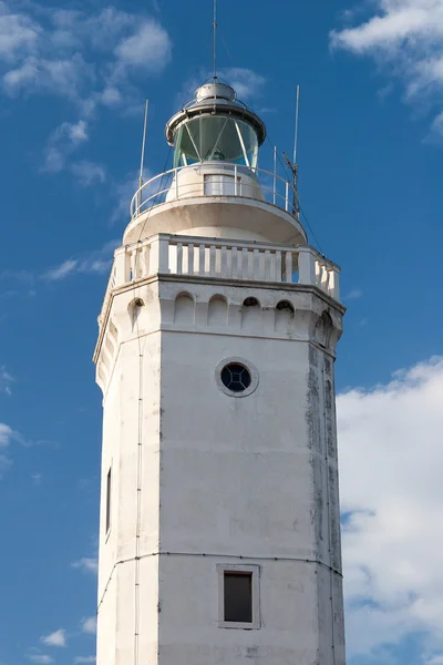 Yaşlı Beyaz Deniz Feneri — Stok fotoğraf