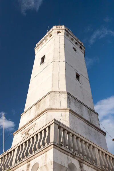 Alter weißer Leuchtturm — Stockfoto