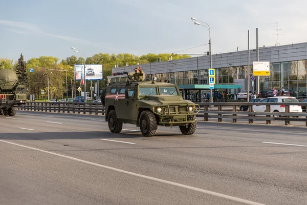 Moscow, RUSSIA - MAY 9 2015: Military transportation on its back way after Victory Day Parade — Stock Photo, Image