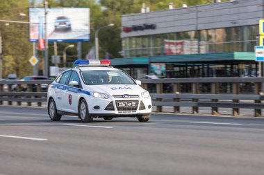 Moskova, Rusya - 9 Mayıs 2015: Askeri taşıma sırtında bastıktan sonra zafer günü yürüyüşü