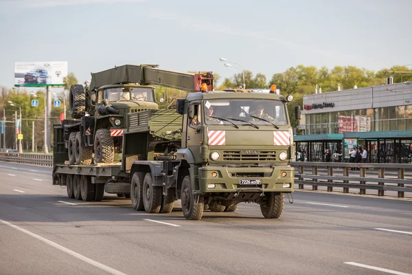 Военный транспорт после парада Дня Победы — стоковое фото