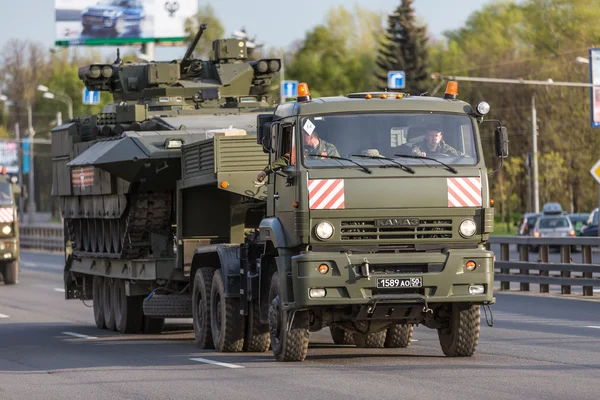 Moscow, RUSSIA - MAY 9 2015: Military transportation on its back way after Victory Day Parade — Stock Photo, Image