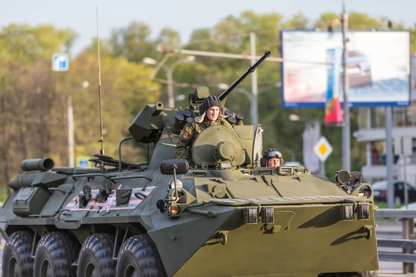 Moskwa, Rosja - 2015 9 maja: Wojskowy transport na plecach sposób po parady dzień zwycięstwa — Zdjęcie stockowe