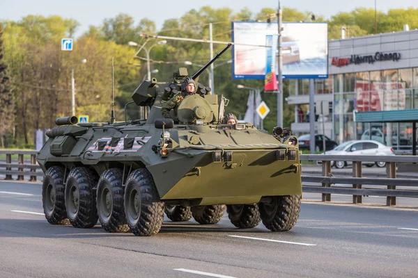 Moscow, Oroszország - május 9 2015: Katonai szállítás a hátára út után a győzelem napi felvonulás — Stock Fotó