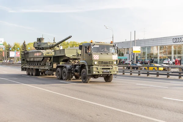 Moscow, RUSSIA - MAY 9 2015: Military transportation on its back way after Victory Day Parade — Stock Photo, Image