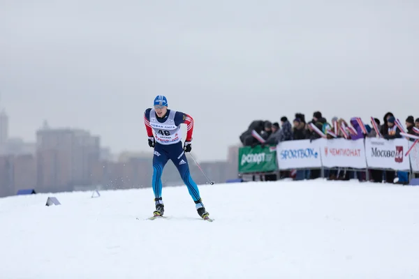 Moskova, Rusya - 18 Ocak 2015: Yarış katılımcıların FIS Continental Kayak Kupası Poklonnaya Hill — Stok fotoğraf