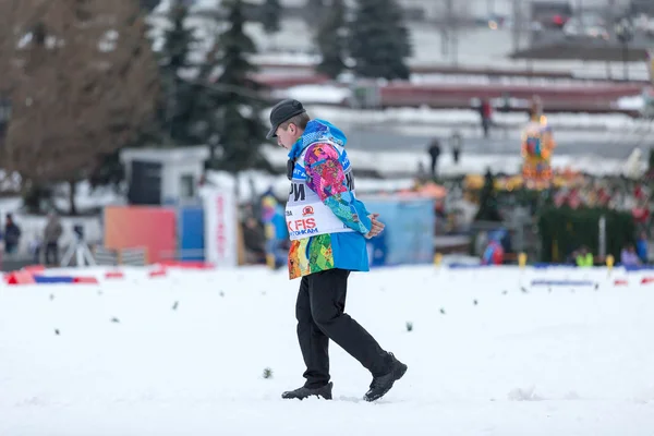 Moskova, Rusya - 18 Ocak 2015: Yarış katılımcıların FIS Continental Kayak Kupası Poklonnaya Hill — Stok fotoğraf