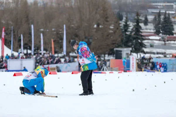 Moskau, russland - 18. januar 2015: rennen teilnehmer des fis continental ski cup — Stockfoto
