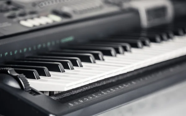 Moderne digitale piano — Stockfoto