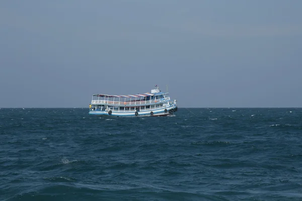 Típico barco de pasajeros de Tailandia —  Fotos de Stock