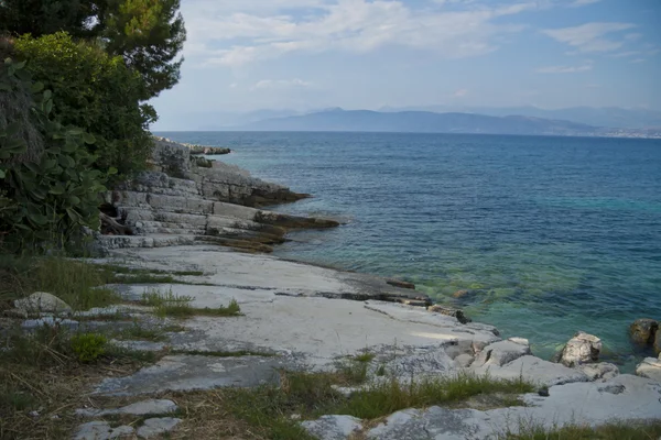 Felsige Küste der Insel Korfu — Stockfoto