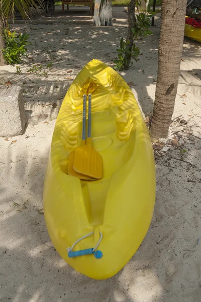 Caiaque amarelo — Fotografia de Stock