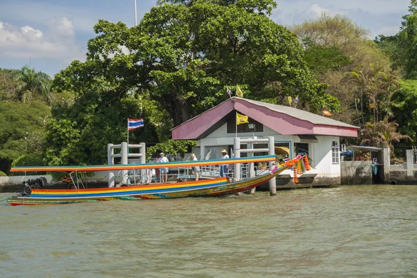 Bateau traditionnel à Bangkok Image En Vente