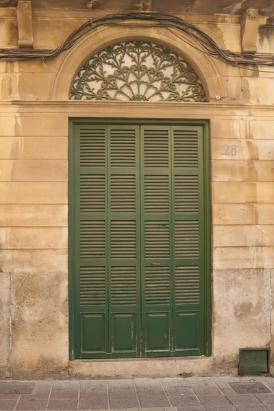 Porta verde típica espanhola — Fotografia de Stock