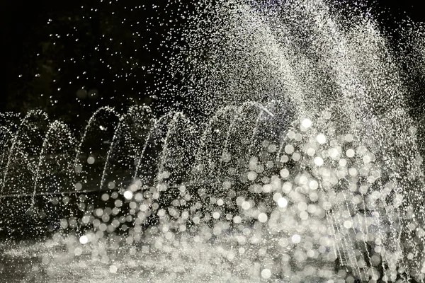 Wasserfontänen im Park — Stockfoto