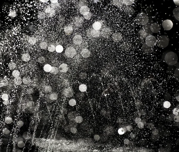 Gotas de agua flotan en el aire — Foto de Stock