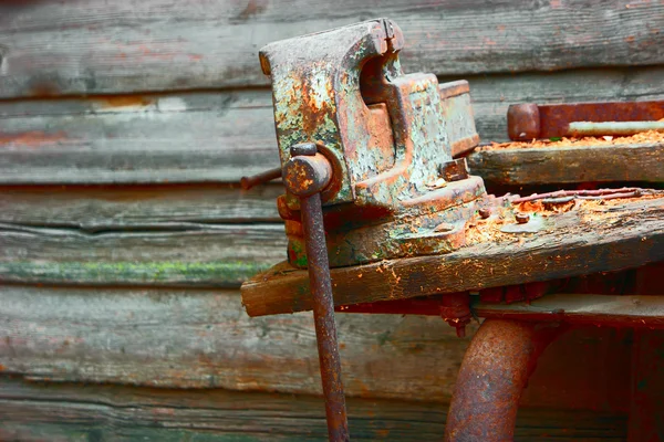 Vieja vise oxidada — Foto de Stock