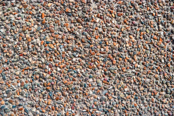Дробленный гравий в цементной стене — стоковое фото