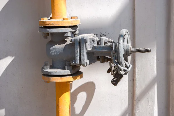 Válvula de gas natural en tubo de acero — Foto de Stock