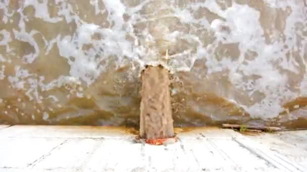 排水管、排水環境を汚染排水を運ぶ下水 — ストック動画
