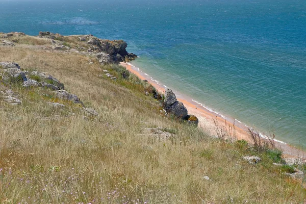 Côte océanique et surface colorée de la mer — Photo