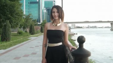 Genç kadınlar sana selam