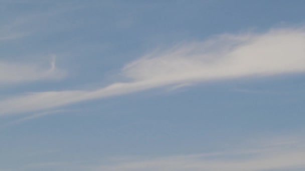 Cielo azul con nube primer plano corto lapso de tiempo — Vídeo de stock