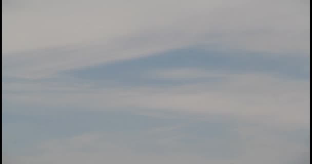 Ciel bleu beau temps avec nuage timelapse courte — Video