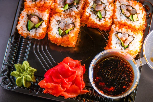 Sushi in Plastikverpackung — Stockfoto