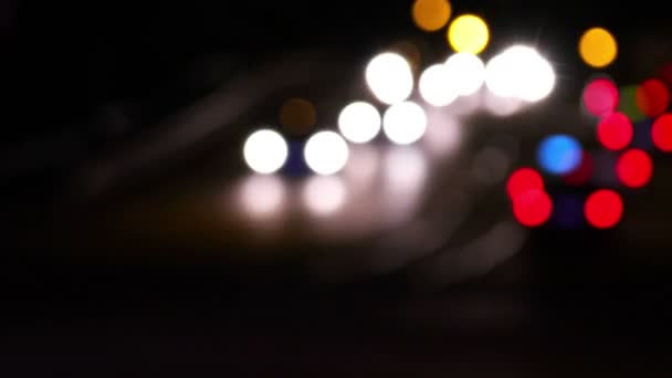 Coches en la ciudad de noche — Vídeos de Stock