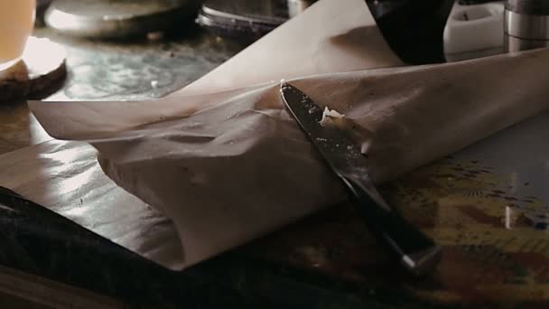 男子切比萨饼 — 图库视频影像