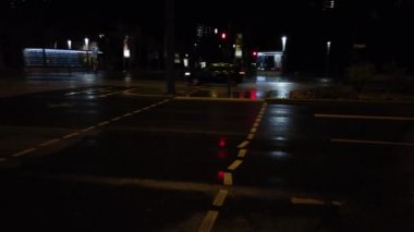 Bonn Almanya, 06 Kasım 2019: BM binası yakınlarındaki gece trafiği