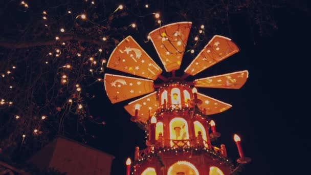 Bonn Németország, 2019. december 23.: Karácsonyi vásár körforgalom lassított felvétel — Stock videók