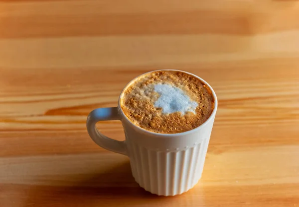 Une Grande Tasse Cappuccino Est Servie Sur Une Table Bois — Photo