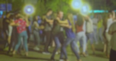 Tutkulu bir salsa dansı festivali. Turistler ve yerel halk Latin-Amerikan danslarının ateşli ritminin tadını çıkarıyorlar.