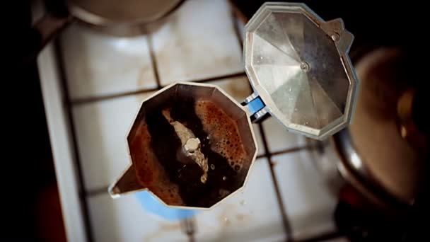 Boiling moka pot top view. — Stock Video