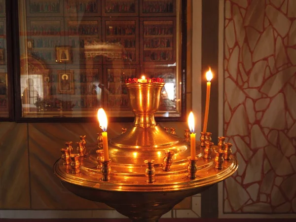 Astrachan Rusland Oktober 2020 Kaarsen Branden Gouden Standaard Voor Heiligenfoto — Stockfoto